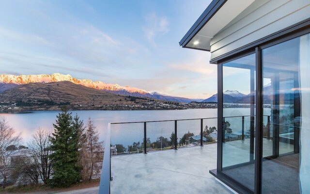Luxury Winter Retreat - 5 on The Hill Queenstown