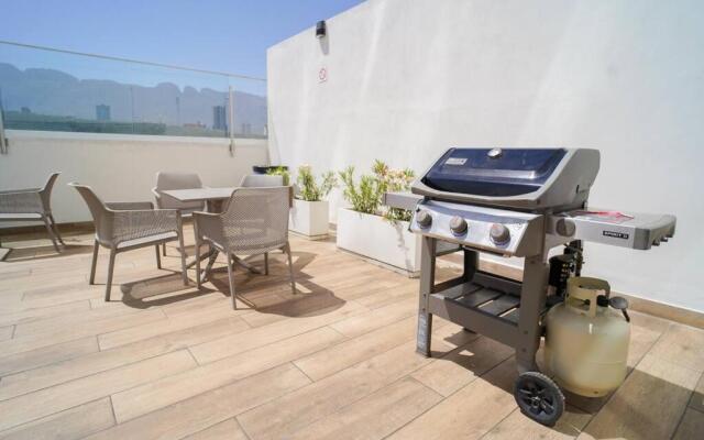 Best Apt Luxury Modern New 2BR Gym Pool 3mins SPGG