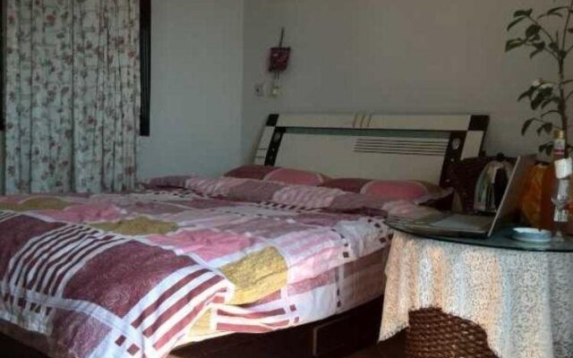 Kunming Harbor Home Hostel