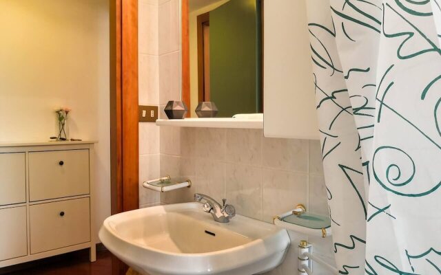 JOIVY Wooden Guerrini Apartment
