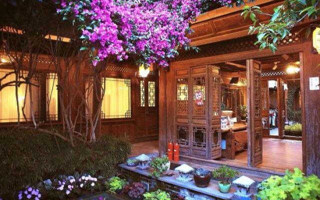 Lijiang Yunjin Yaju Courtyard Hotel