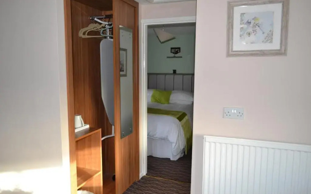Oak Tree Inn