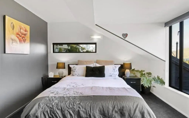 Penthouse Studio - Amazing Lake Views