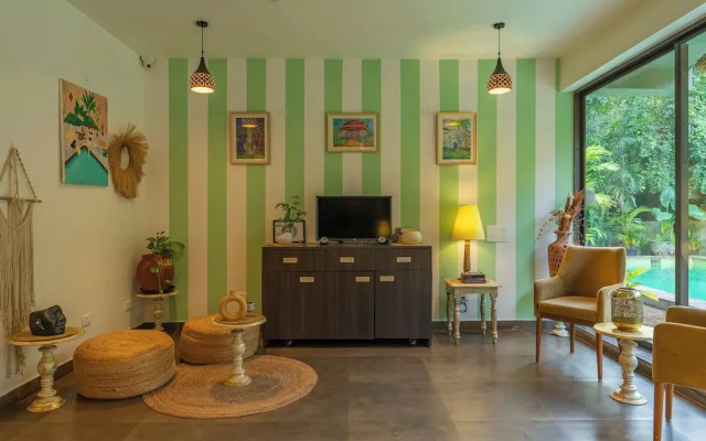 Locomo Boutique, Morjim - Stay Work Eat