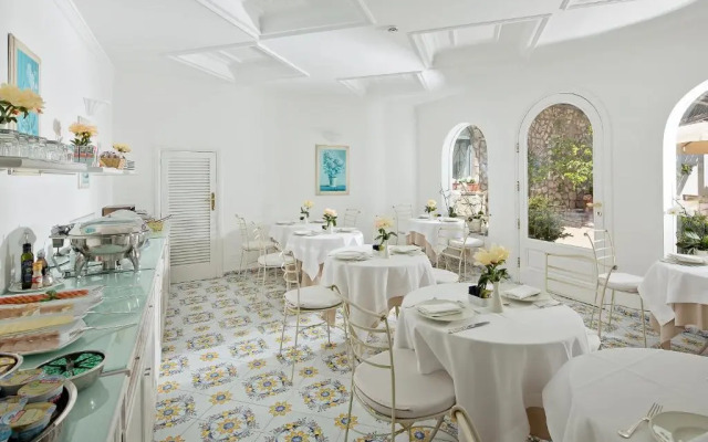 Hotel Canasta