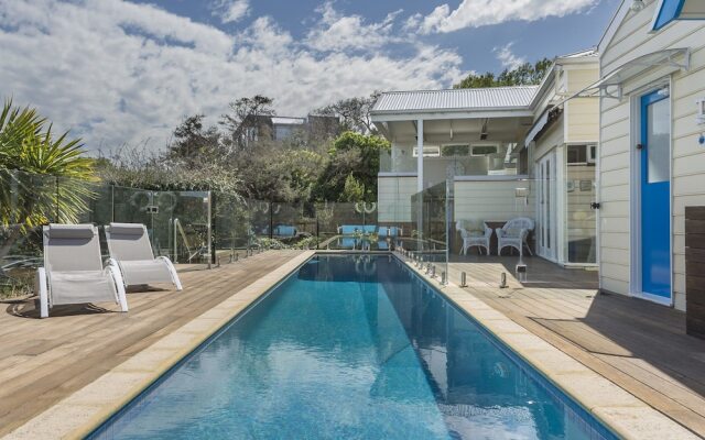 Nautilus - sparkling pool and walk to Sorrento
