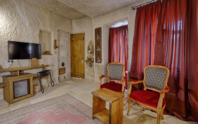 Hera Cave Suites