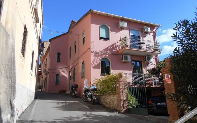 Taormina City Center Apartments