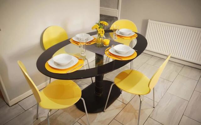 Sunflower Suite under Sasco Apartments