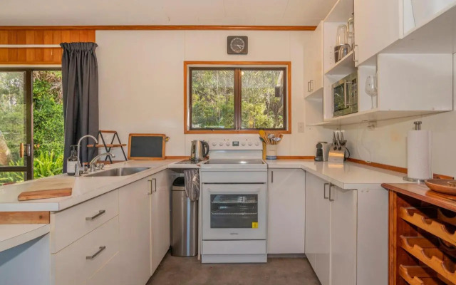 Hillside Haven - Tairua Holiday Home