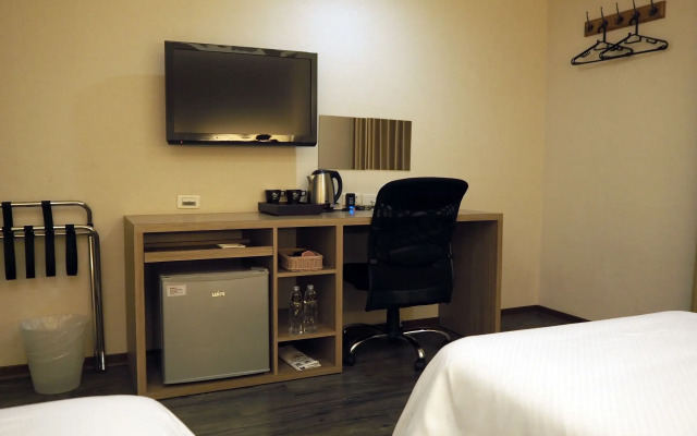 The Riverside Hotel International