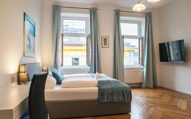Ideal Group Stay 2 Apartments With WiFi