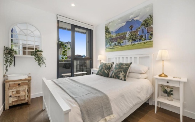 Luxury African themed apartment☆10min to MCG & Swan St☆On-site Parking☆Balcony☆Rooftop deck☆Gym☆ – Guest Rooms – Melbourne