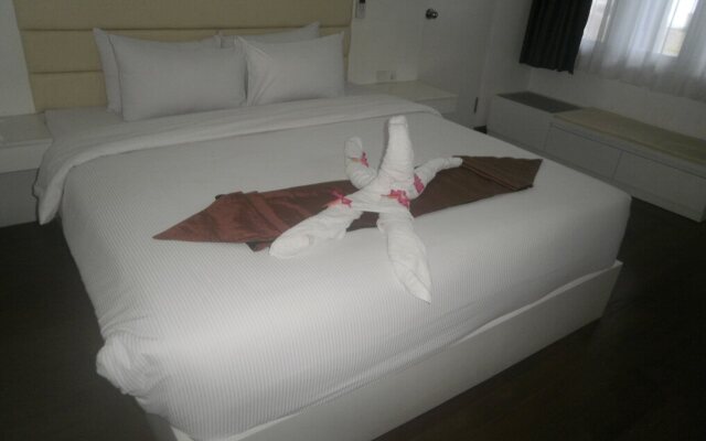 Cavery Beach Hotel