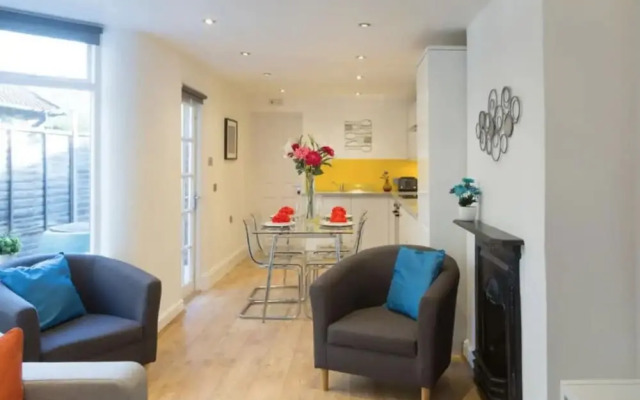 Charming Tower Bridge House