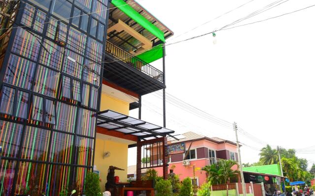 Baan Taklom Chomtalay