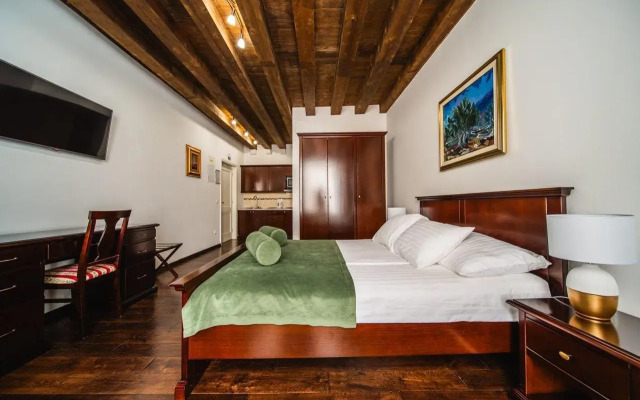 SUNce Palace Apartments with free offsite parking
