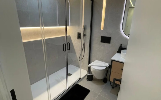 Downtown Premium With Balcony by Vacationy