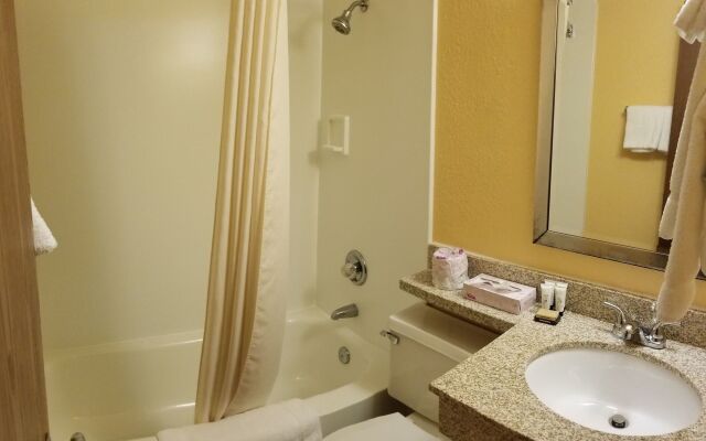 Red River Inn and Suites Fargo