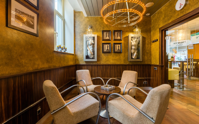 Avalon Hotel & Conferences