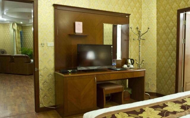 Crown Hotel