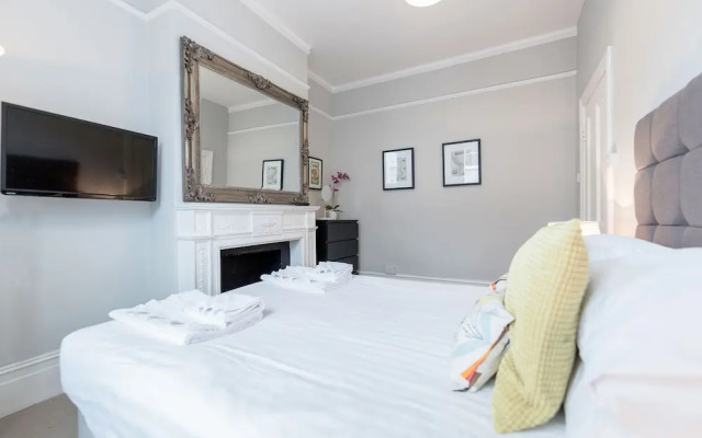 Clapham 2Bed with Patio by BaseToGo