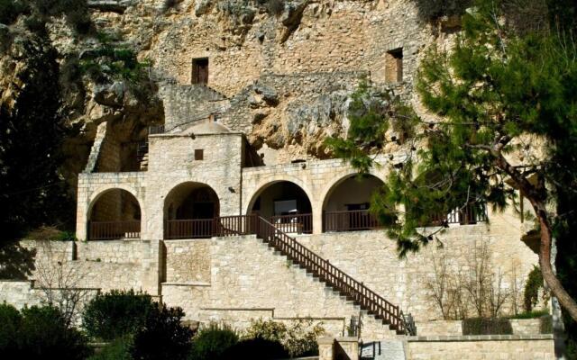 Stunning apartment C106 with balcony looking over pool