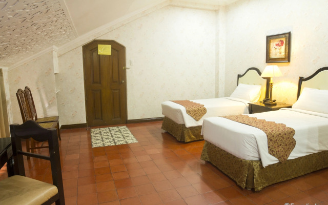 White Knight Hotel Intramuros