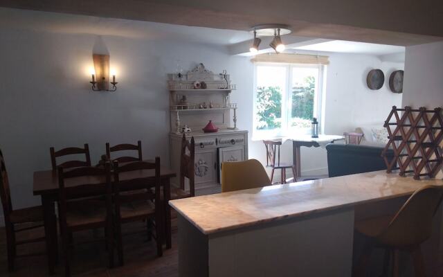 Charming 2-bed House in Sesimbra