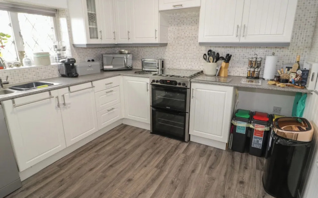 5 Woodside Avenue