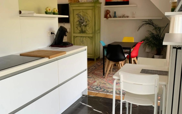 Studio Poppies balcony free Parking