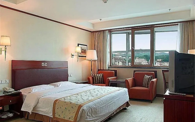 Chengde Tianbao Holiday Hotel