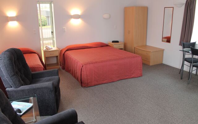 Riverview Motel