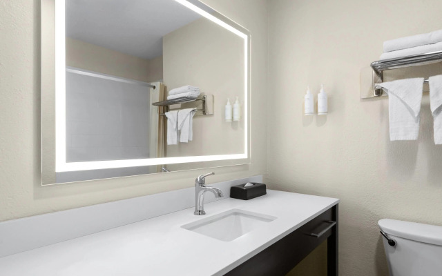 Super 8 by Wyndham New Orleans