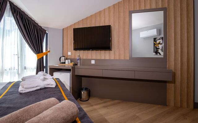 Saint Star Kemer - Adult Only +16