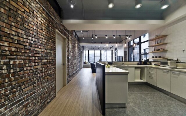 Comma Hostel
