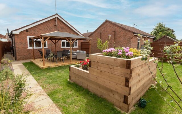 Cedar Drive, Holbeach - 1 to 4 - Self Catering