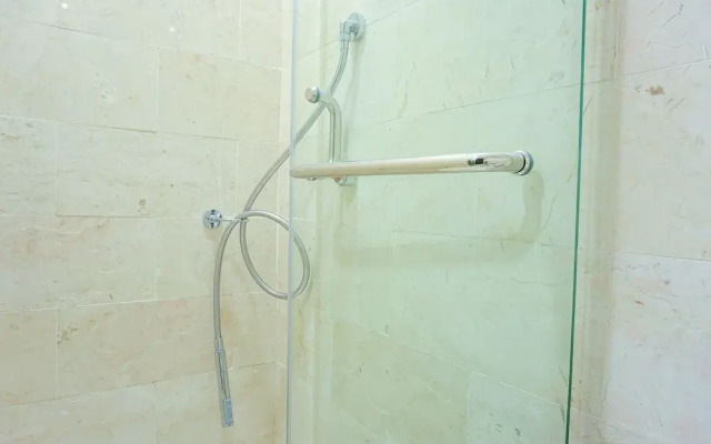 Stunning 2BR at The Empyreal Condominium Epicentrum Apartment