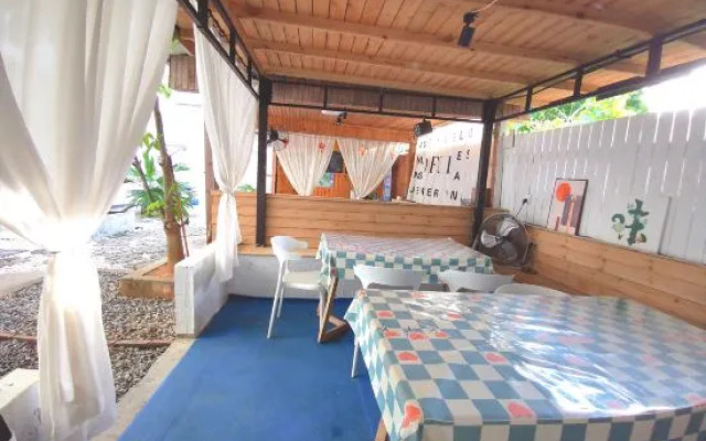 Weizhou Island Xilin Meishu (Shell Beach Shop)
