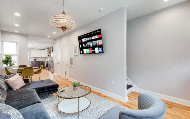 Trendy Fairmount Gem Roof Deck