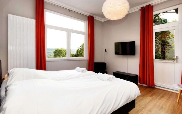 Affluent Holiday Home in Spa with Hot Tub, Garden, Sauna