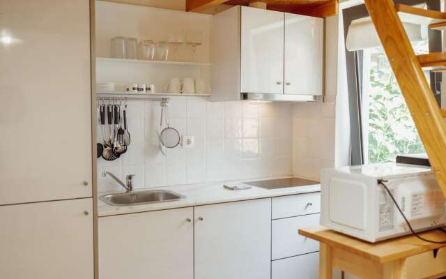 Mezzanine Stylish Apartment Q by Vacationy