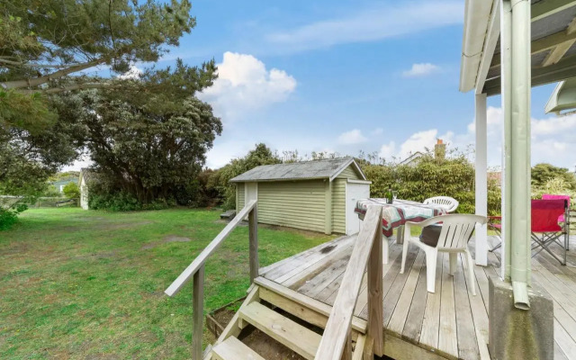 The Beach House - Kapiti Coast Holiday Home