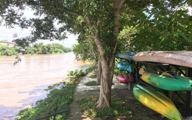 Baannamping Riverside Village