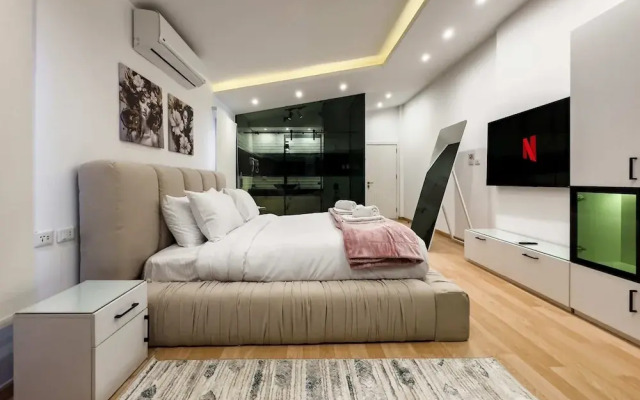 Posh & Panoramic 2bdr Rooftop 5 Min To Airport
