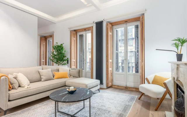 City Center modern apartment for 4 SANTA TERESA II