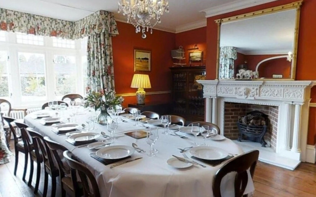 Abbots Manor