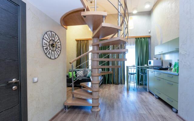 Пять звезд на Ленина 24