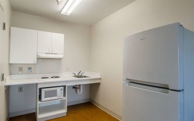 HomeTowne Studios By Red Roof Denver - Airport/ Aurora