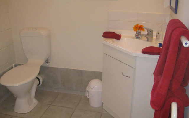 Moanarua Beach Cottage
